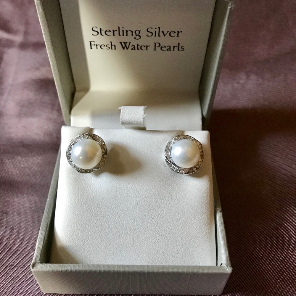 Sterling Silver Fresh Water Pearls Stud Earrings.